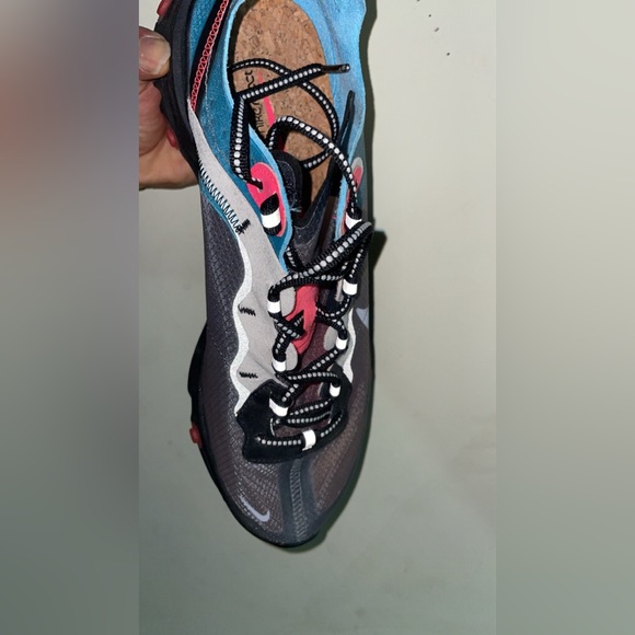 Sneakers - Picture 4 of 5